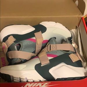 New Nike huarache city sz 8